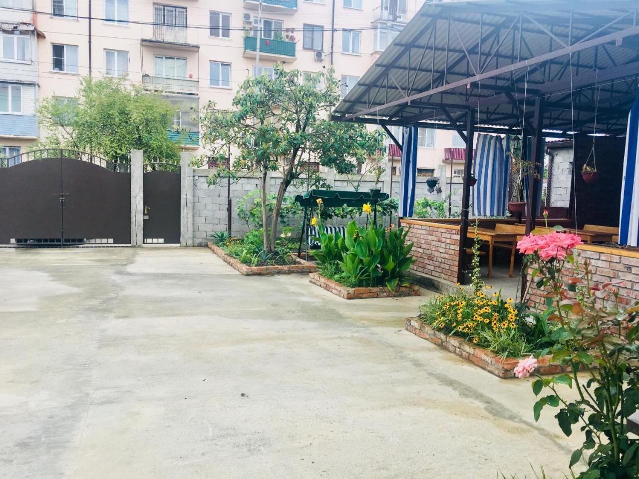 Guest House Nadia Sukhumi Exterior foto